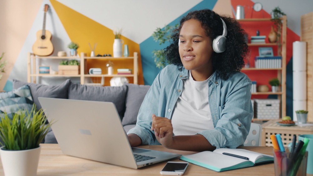 An employee taking a live session from her desk